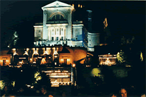 Vue de l'Oratoide Saint-Joseph, le soir lors de la grande Symphonie du millénaire - © George Crisan